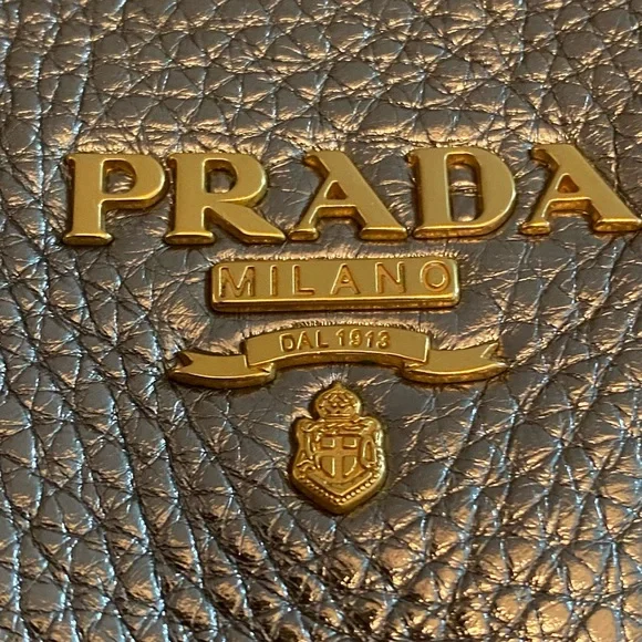 ❤️PRADA SILVER PURSE❤️ - Picture 2 of 16